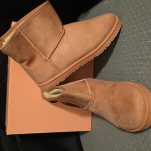 BRAND NEW JOSINY WOMENS FAUX SUEDE WINTER BOOT SIZE 8 PINK.